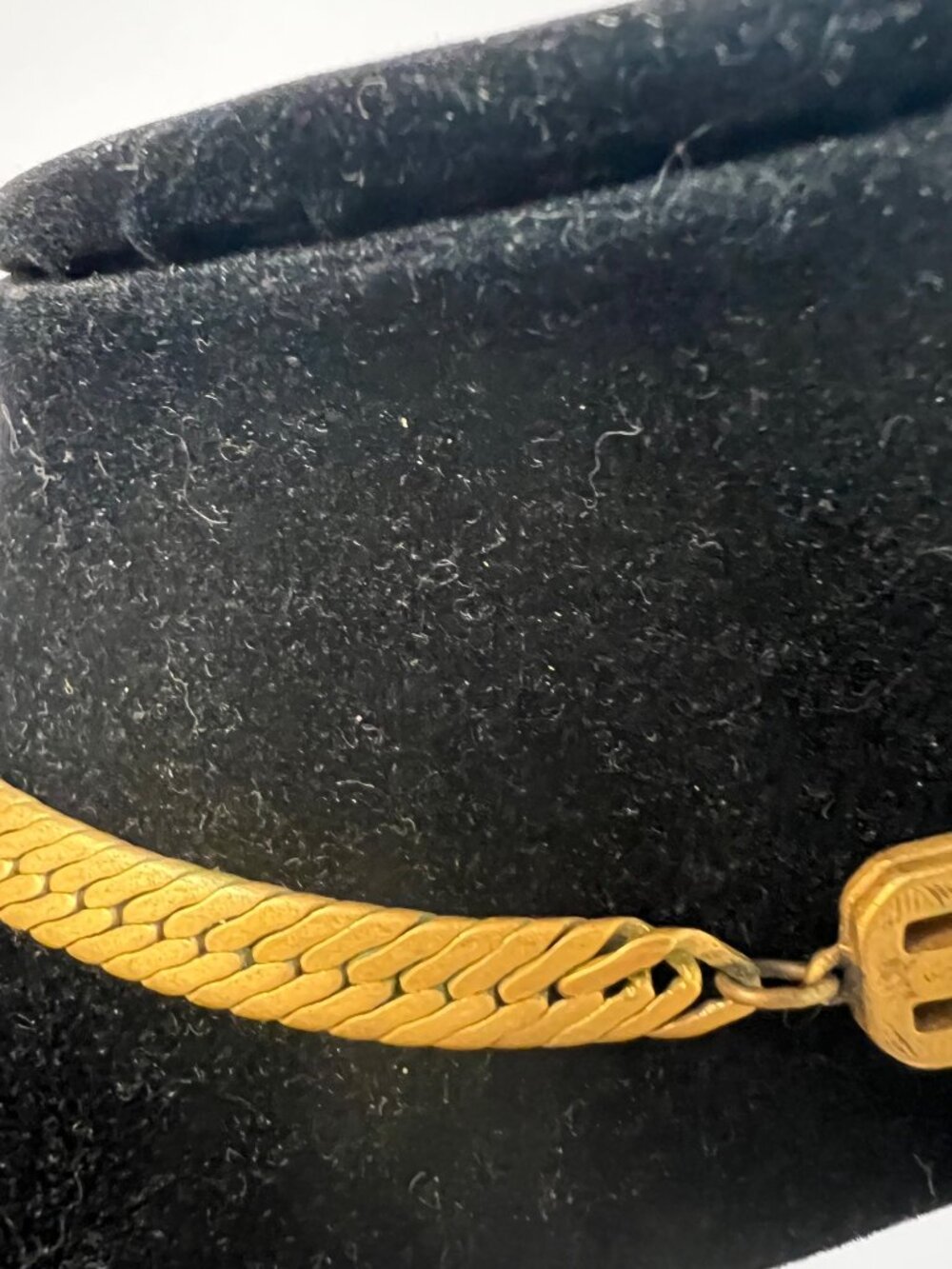 Givenchy Gold Tone Herringbone Chain Necklace With Chunky Clasp 19" - Picture 9 of 10